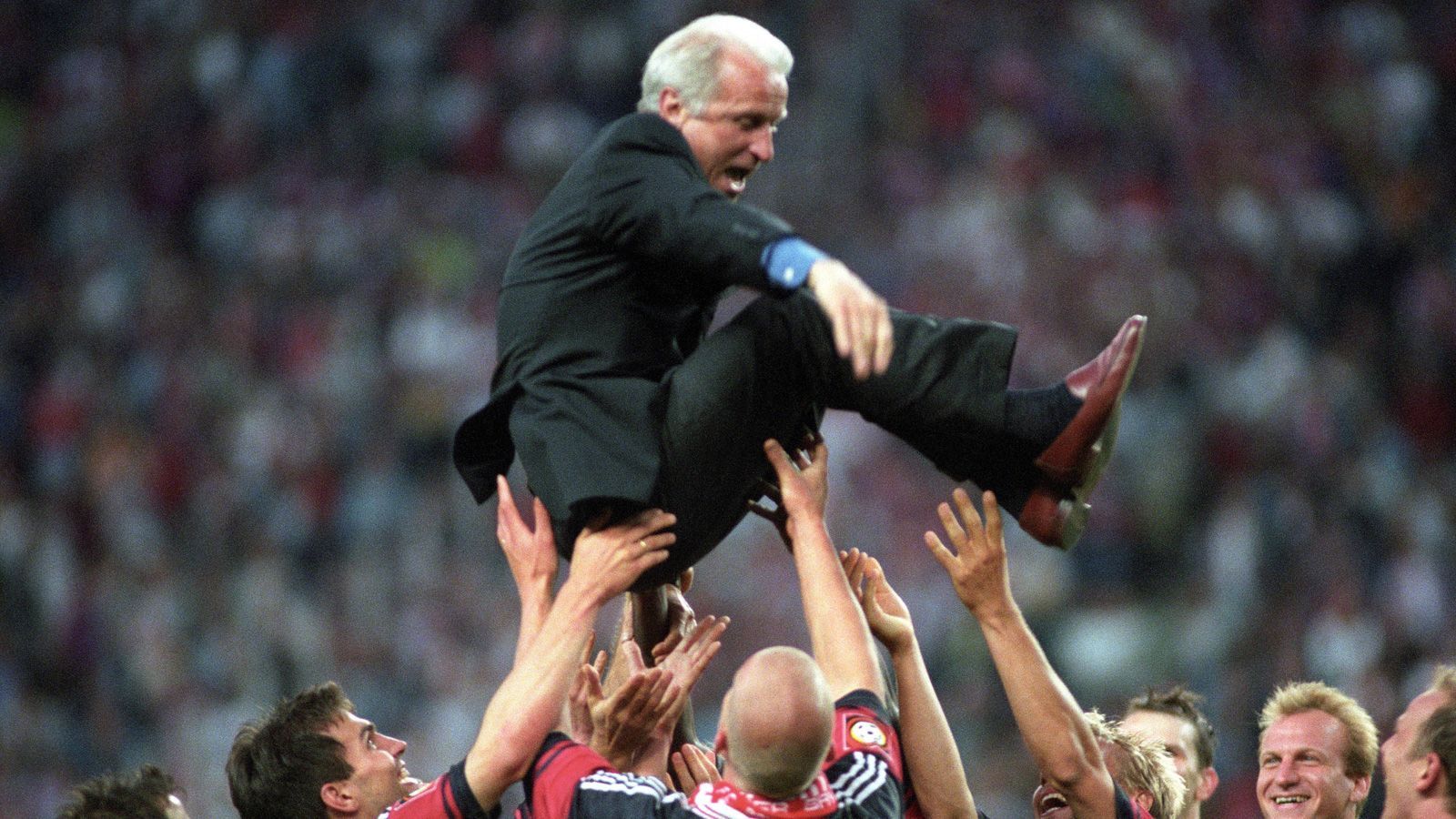 
                <strong>Giovanni Trapattoni (als Trainer)</strong><br>
                &#x2022; FC Bayern München: 1994 bis 1995, 1996 bis 1998 -<br>&#x2022; VfB Stuttgart: 2005 bis 2006<br>
              