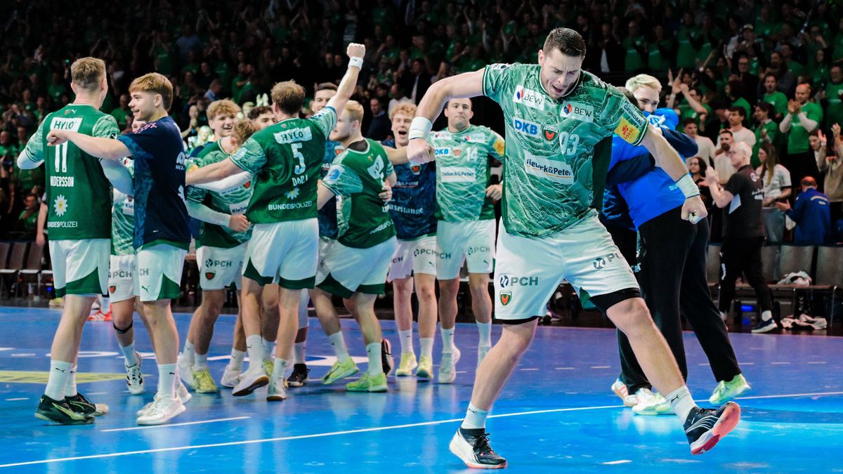 15.11.2025, xlakx, Handball Daikin HBL, Fuechse Berlin - THW Kiel v.l. Mijajlo Marsenic (Fuechse Berlin) Jubel ueber den Sieg, Jubel nach Spielende Berlin *** 15 11 2025, xlakx, Handball Daikin HBL...