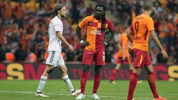 
                <strong>Galatasaray Istanbul</strong><br>
                Sogar schon in der 2. Qualifikationsrunde der Europa League war für Galatasaray Istanbul Endstation. Trotz prominenter Neuzugänge wie Bafetimbi Gomis (Mi.) schieden die Türken sang- und klanglos gegen Östersunds FK aus Schweden aus. Einer 0:2-Niederlage in Schweden folgte für den Ex-Klub von Lukas Podolski ein 1:1-Unentschieden im Rückspiel - zu wenig, um eine Runde weiterzukommen.
              