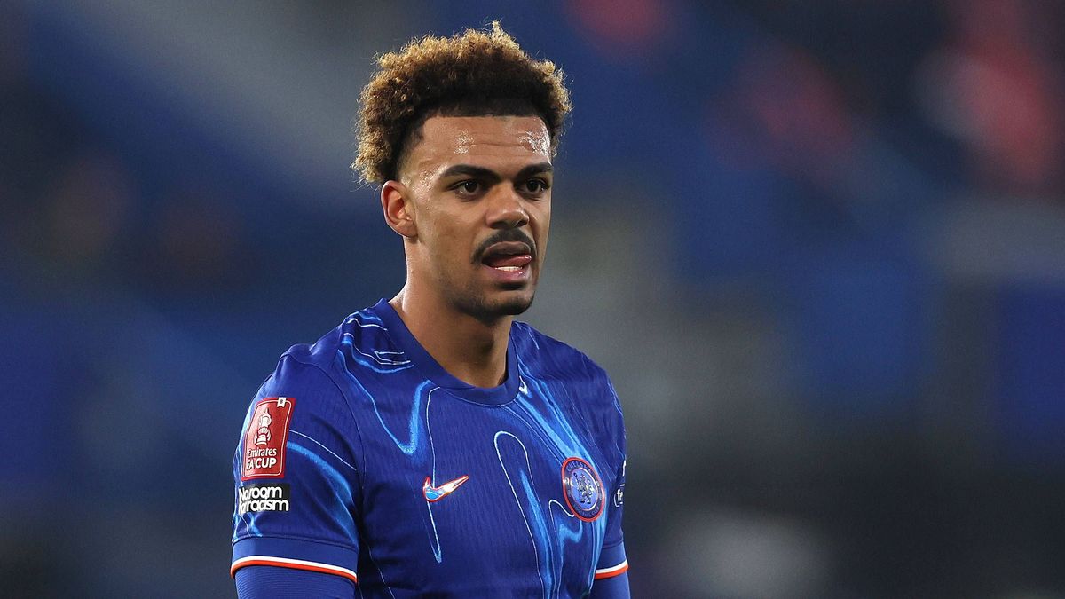 London, England, 11th January 2025. Renato Veiga of Chelsea during the FA Cup match at Stamford Bridge, London. Picture credit should read: Paul Terry Sportimage EDITORIAL USE ONLY. No use with una...