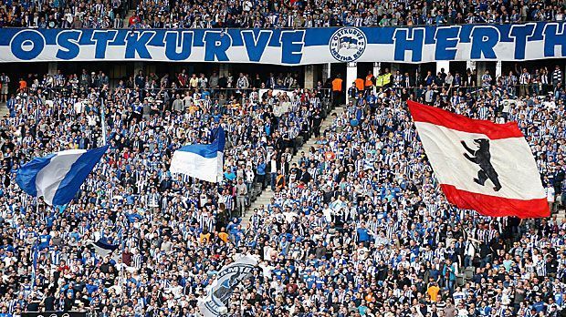 
                <strong>18. Platz: Hertha BSC (Olympiastadion)</strong><br>
                Platz 18: Hertha BSC. Das Berliner Olympiastadion fasst zwar bis zu 74.475 Fans - allerdings gibt es offiziell keinen einzigen Stehplatz. Hier brauchen die Engländer also nicht vorbeischauen.
              