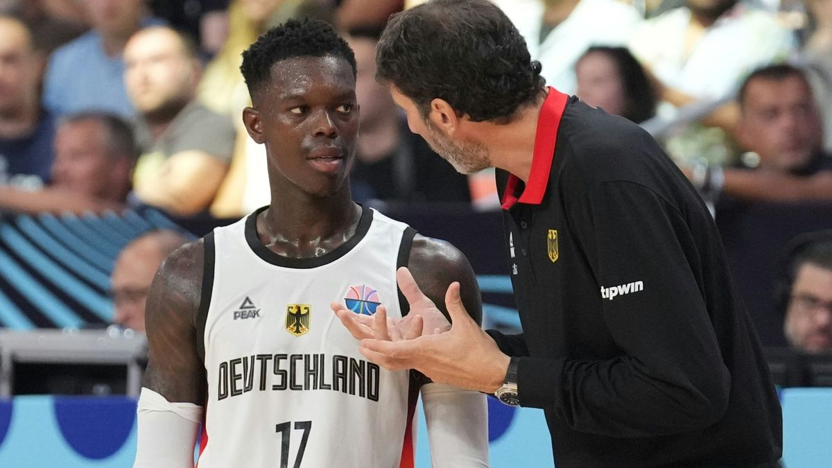 Kapitän Dennis Schröder und Bundestrainer Alex Mumbru