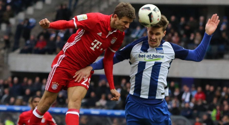 
                <strong>Thomas Müller</strong><br>
                Thomas Müller: So ganz befreit aufspielen konnte der Torjäger auch nach seinem Treffer gegen Arsenal nicht. Als Lewandowski-Vertreter in der Spitze brachte er viel Bewegung in die Offensive, trotzdem kam Müller nur selten an den Ball - auch nicht in der 21. Minute, als er nach einem Berliner Freistoß den Zweikampf gegen Ibisevic vor dem eigenen Kasten verlor und den Weg zur Hertha-Führung freimachte. ran-Note: 4
              