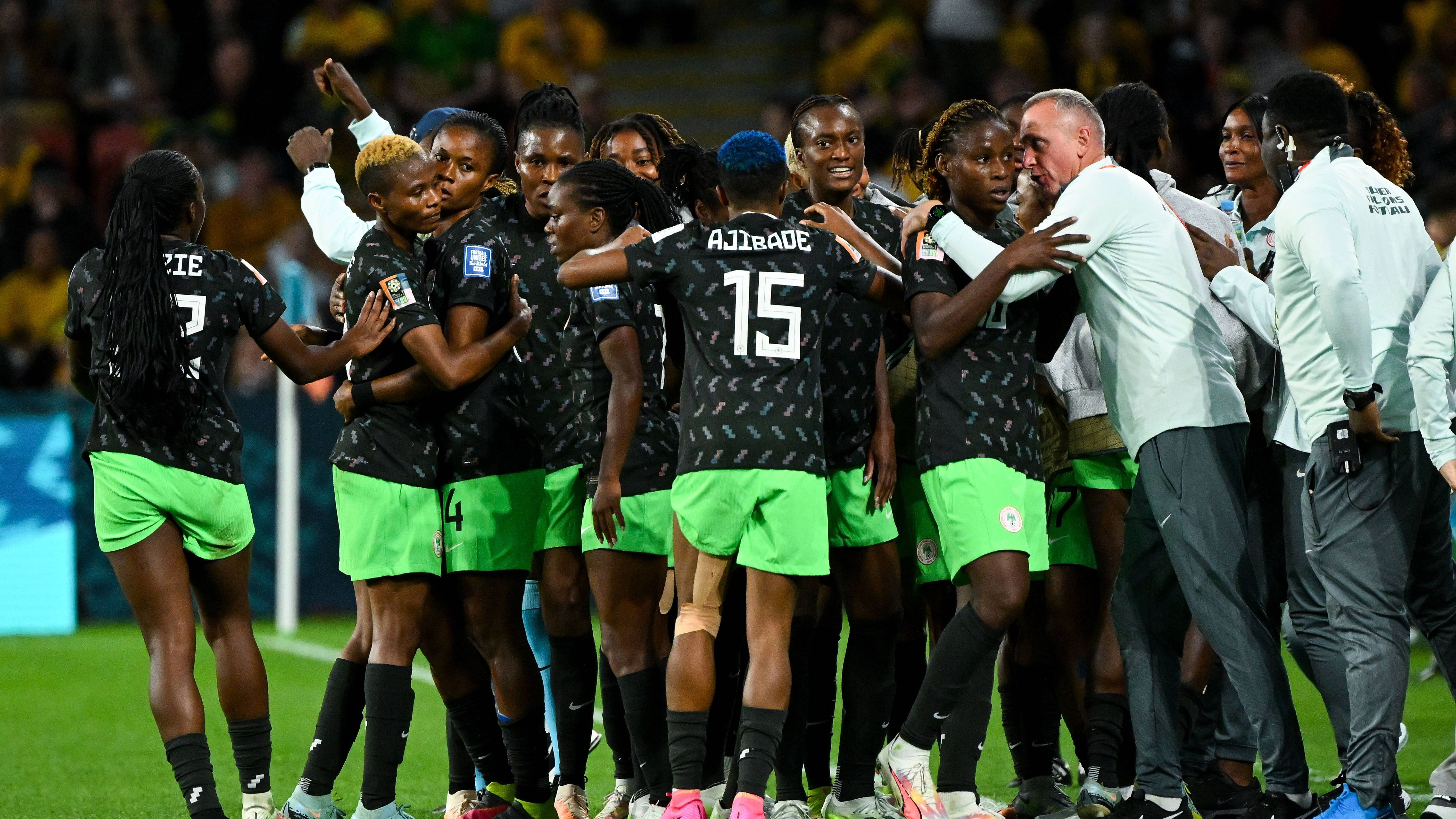 <strong>Gewinner: Nigeria<br></strong>Die Afrikanerinnen haben sich in einer Gruppe mit Kanada, Australien und Irland etwas überraschend durchsetzen können. Ein 0:0 gegen Olympiasieger Kanada trotz Unterzahl, ein 3:2-Sieg gegen die Gastgeberinnen aus Australien und letztlich das 0:0 gegen Irland ebneten den Weg ins Achtelfinale. Dort treffen die Nigerianerinnen auf England. Ein Highlight war dieses Turnier für sie jetzt schon.
