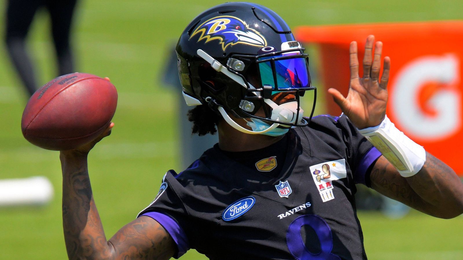 
                <strong>Baltimore Ravens</strong><br>
                OTA Offseason Workouts: 24. - 26. Mai, 31. Mai - 2. Juni, 7. - 10. JuniMandatory Minicamp: 14. - 16. JuniRookie Minicamp: 7. - 9. Mai
              