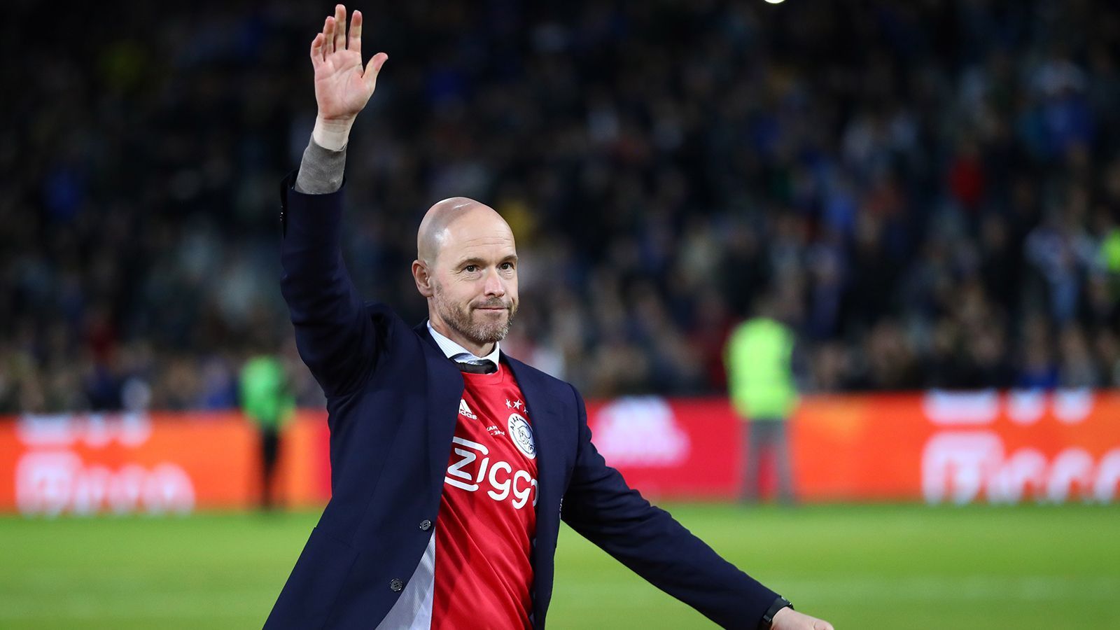 
                <strong>Erik ten Hag</strong><br>
                Der Erfolgscoach von Ajax Amsterdam steht scheinbar auch im Fokus beim FC Barcelona. Der 49-Jährige hat die "jungen Wilden" von Ajax ins Champions-League-Halbfinale geführt. Doch es droht der Ausverkauf. Frenkie de Jong hat bereits bei den Katalanen unterschrieben, auch Matthijs de Ligt wird mit dem Top-Klub in Verbindung gebracht. Damit könnte ten Hag mit ein paar alten Bekannten weiterarbeiten. Der Vertrag bei seinem aktuellen Verein läuft noch bis 2020.
              