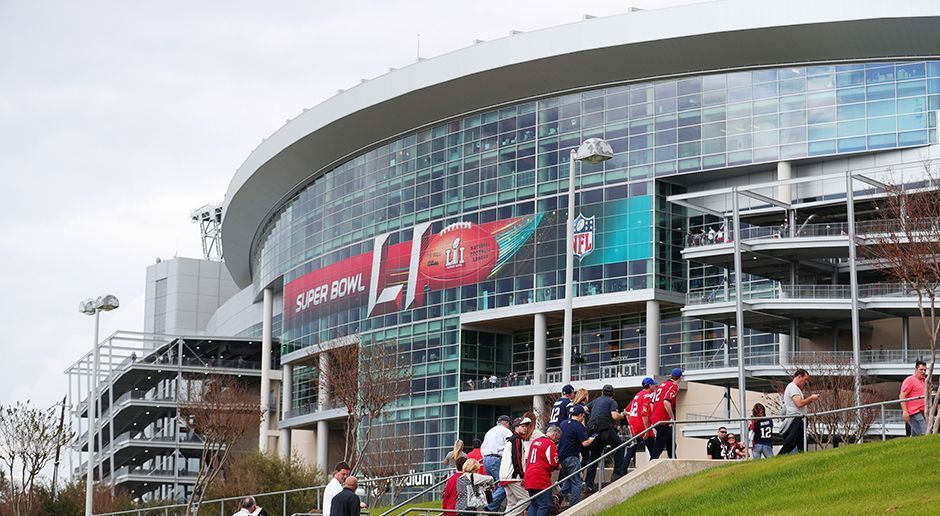 
                <strong>Houston Texans: NRG Stadium</strong><br>
                Baujahr: 2000.Kosten: 474 Millionen Dollar.Finanzierung aus öffentlichen Geldern: 289 Millionen Dollar.Kapazität: 71 795.Eröffnung: 2002.
              