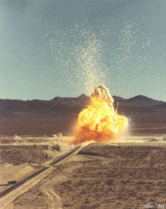 Heute unvorstellbar: Auf diesem Bild von 1965 ist eine geplante Explosion zu sehen. Bei anderen Tests explodierte der Reaktor aber ungewollt. Es dauerte Monate, den Teststand wieder aufzuräumen.