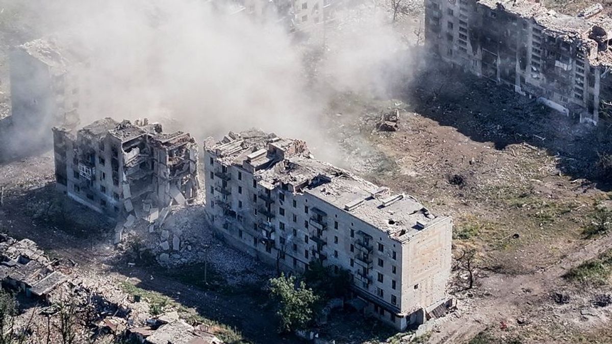 Zerstörte Gebäude in Tschassiw Jar: Russland meldet die Eroberung der Stadt.