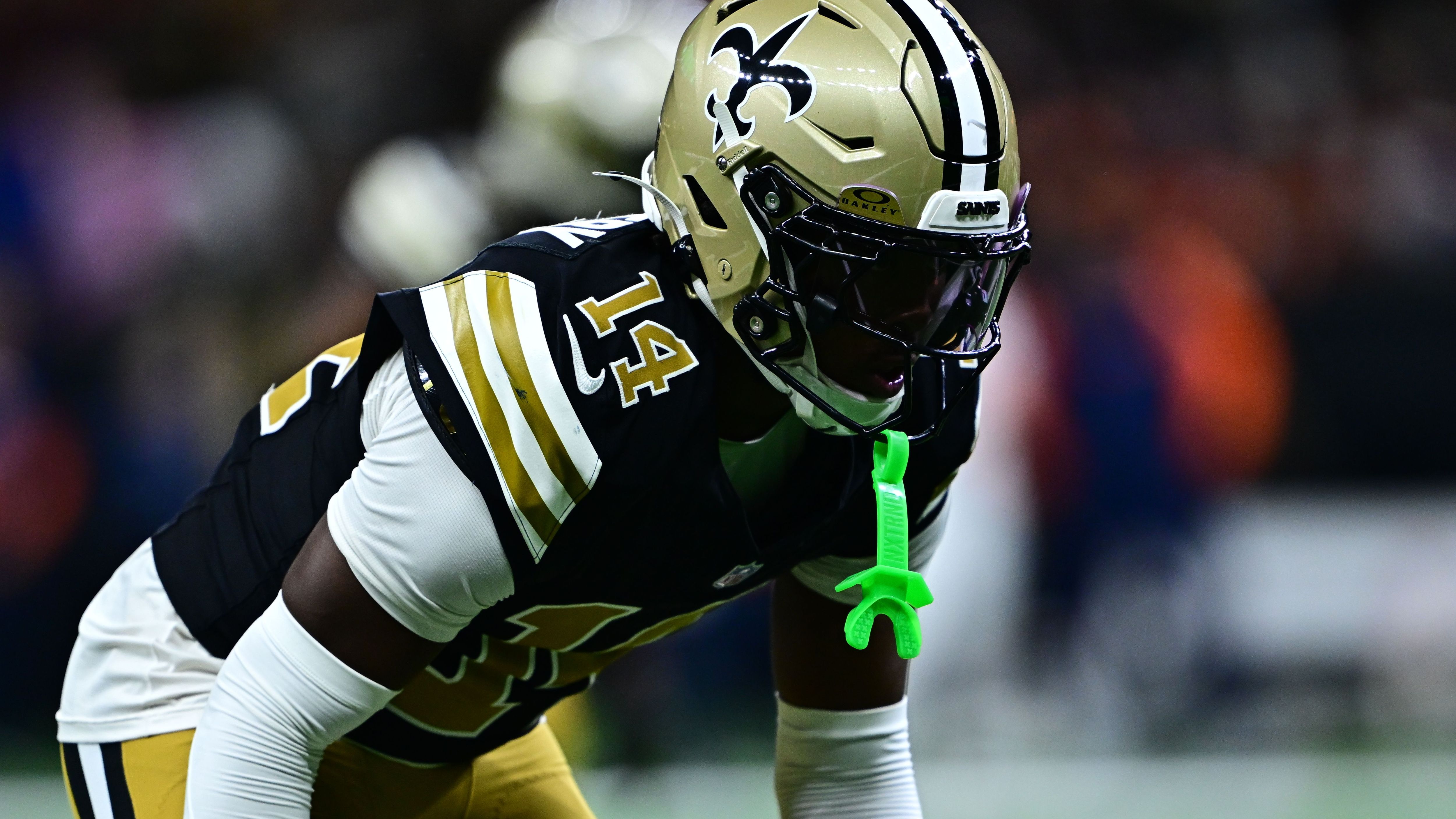 <strong>New Orleans Saints: Kool-Aid McKinstry (Cornerback)</strong><br>Der Cornerback der Saints hat nicht nur einen der besten Namen in der NFL, sondern auch als Rookie schon sein großes Potenzial gezeigt und insbesondere mit seiner Disziplin in der Coverage überzeugte. Nun soll Kool-Aid McKinstry den nächsten Schritt in seiner Entwicklung machen und zur festen Säule der Saints-Secondary werden.
