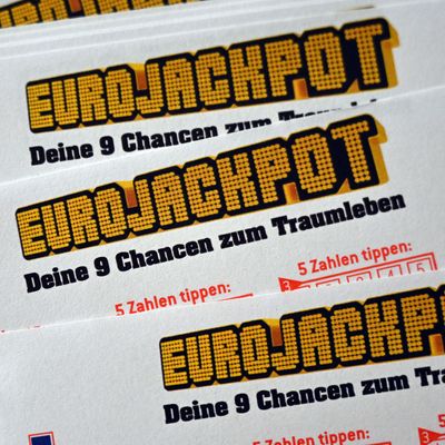 Die Gewinnwahrscheinlichkeit beim Eurojackpot liegt bei 1 zu 140 Millionen. 