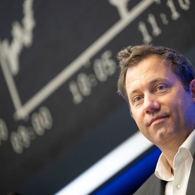 Bundesfinanzminister Klingbeil besucht Deutsche Börse