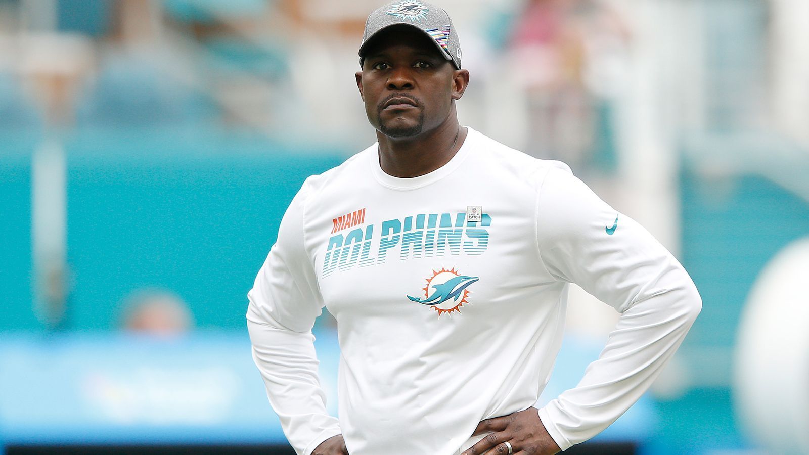 
                <strong>Miami Dolphins</strong><br>
                Auch Head Coach Brian Flores macht klar, dass sie Colin Kaepernick bei seinem Workout unter die Lupe nehmen: "Wir werden jemanden hinschicken."
              