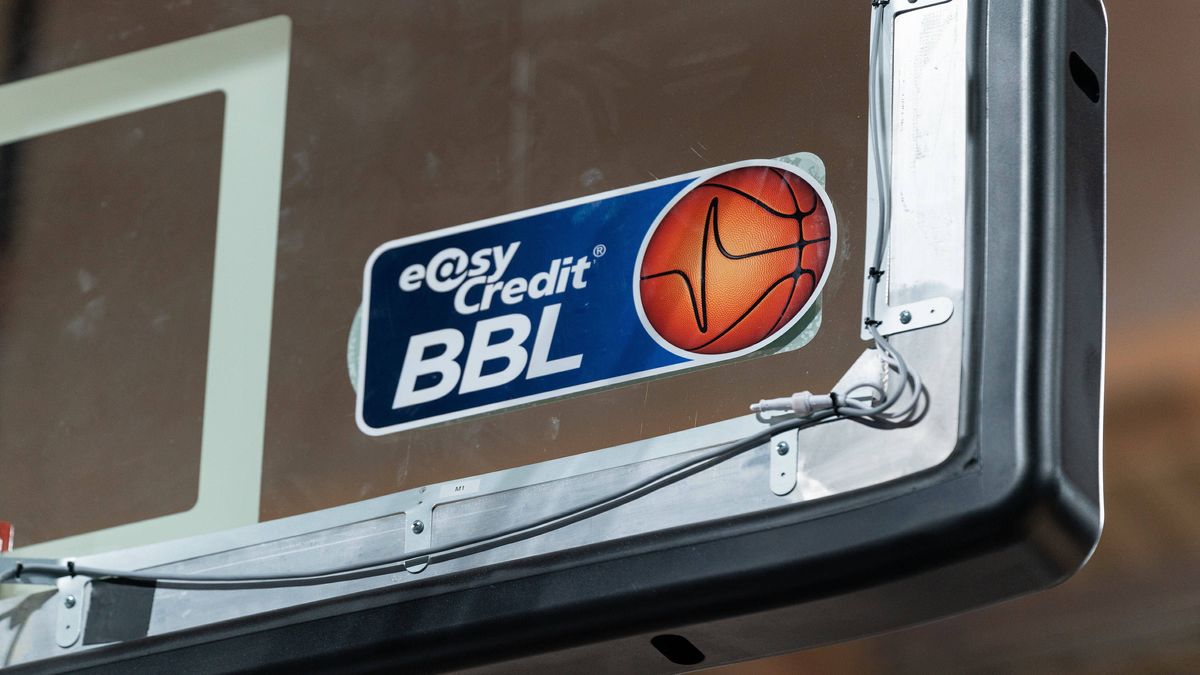 Basketball Bundesliga Logo Hamburg Towers vs. Ratiopharm Ulm, Basketball, Bundesliga, Hauptrunde, Spieltag 19, Saison 2021 2022, 29.01.2022 Marcel von Fehrn Hamburg Towers vs. Ratiopharm Ulm, Baske...