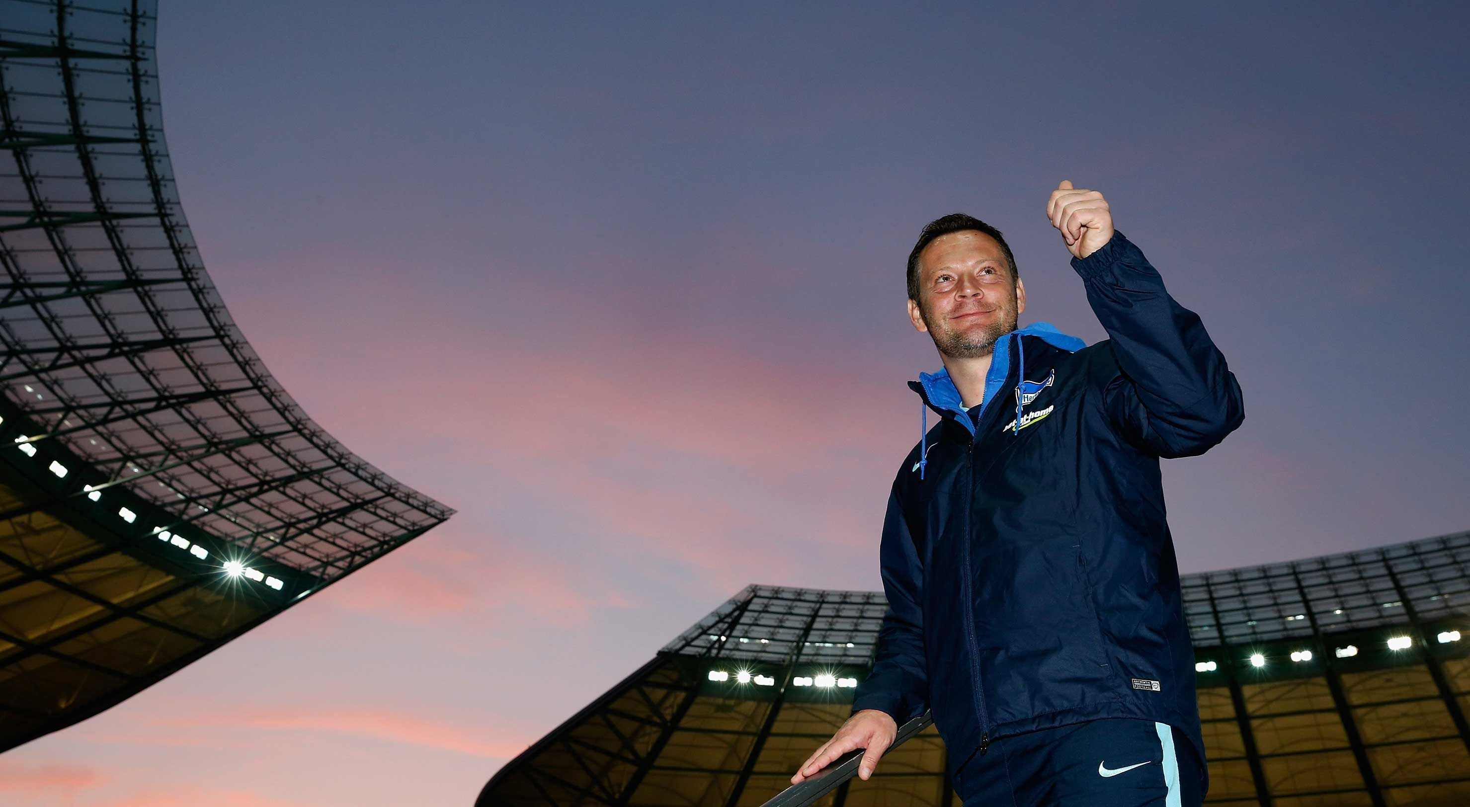 
                <strong>Hertha BSC (Sechs Aufstiege)</strong><br>
                Die Hertha sorgt momentan in der ersten Bundesliga für Furore, doch die Berliner haben auch schon mehrere Jahre in der Zweitklassigkeit verbracht. Insgesamt sechs Mal konnten die Herthaner aber auch wieder aufsteigen. Zuletzt gab es im Jahr 2013 eine große Sause in der Hauptstadt. 
              