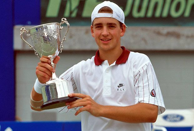 
                <strong>In den Fußstapfen von Nicolas Kiefer</strong><br>
                Auch Nicolas Kiefer verdiente sich seine Sporen erst einmal auf der Junioren-Tour - und das mit großem Erfolg. 1995 triumphierte der Holzmindener bei den Australian Open. Ein Grand-Slam-Titel bei den Herren blieb ihm verwehrt, aber dennoch gelang "Kiwi" der große Durchbruch...
              