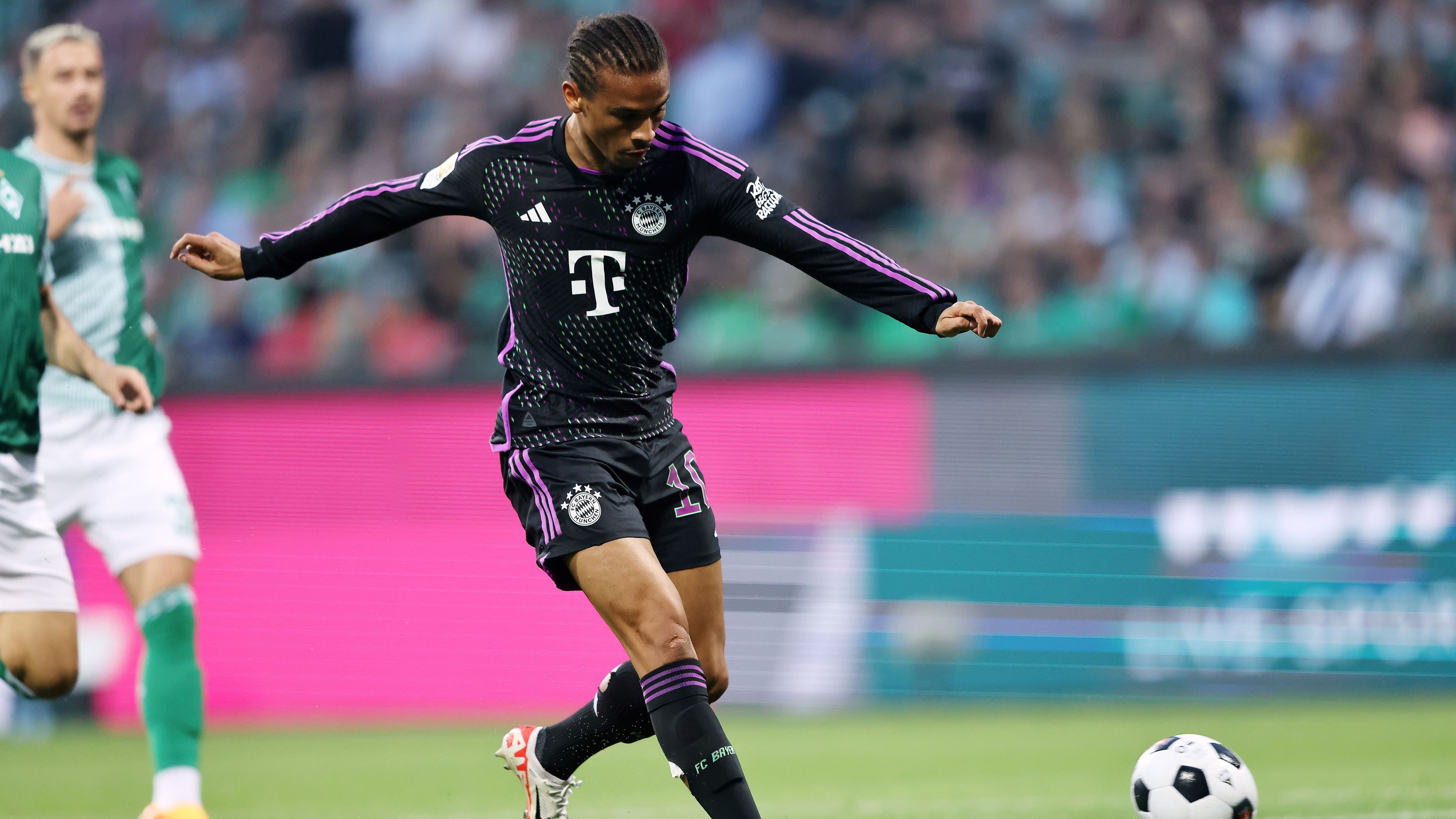 <strong>Leroy Sane (FC Bayern München)</strong><br>Traumstart für den Nationalspieler, der von Kane kurz nach Anpfiff auf die Reise geschickt wird, allen davonläuft und eiskalt zum 1:0 vollendet (4.). Viel in Bewegung und an den meisten gefährlichen Aktionen beteiligt. Krönt seine Leistung mit seinem ersten Bundesliga-Doppelpack zum 3:0 (90.). <strong>ran-Note: 2</strong>