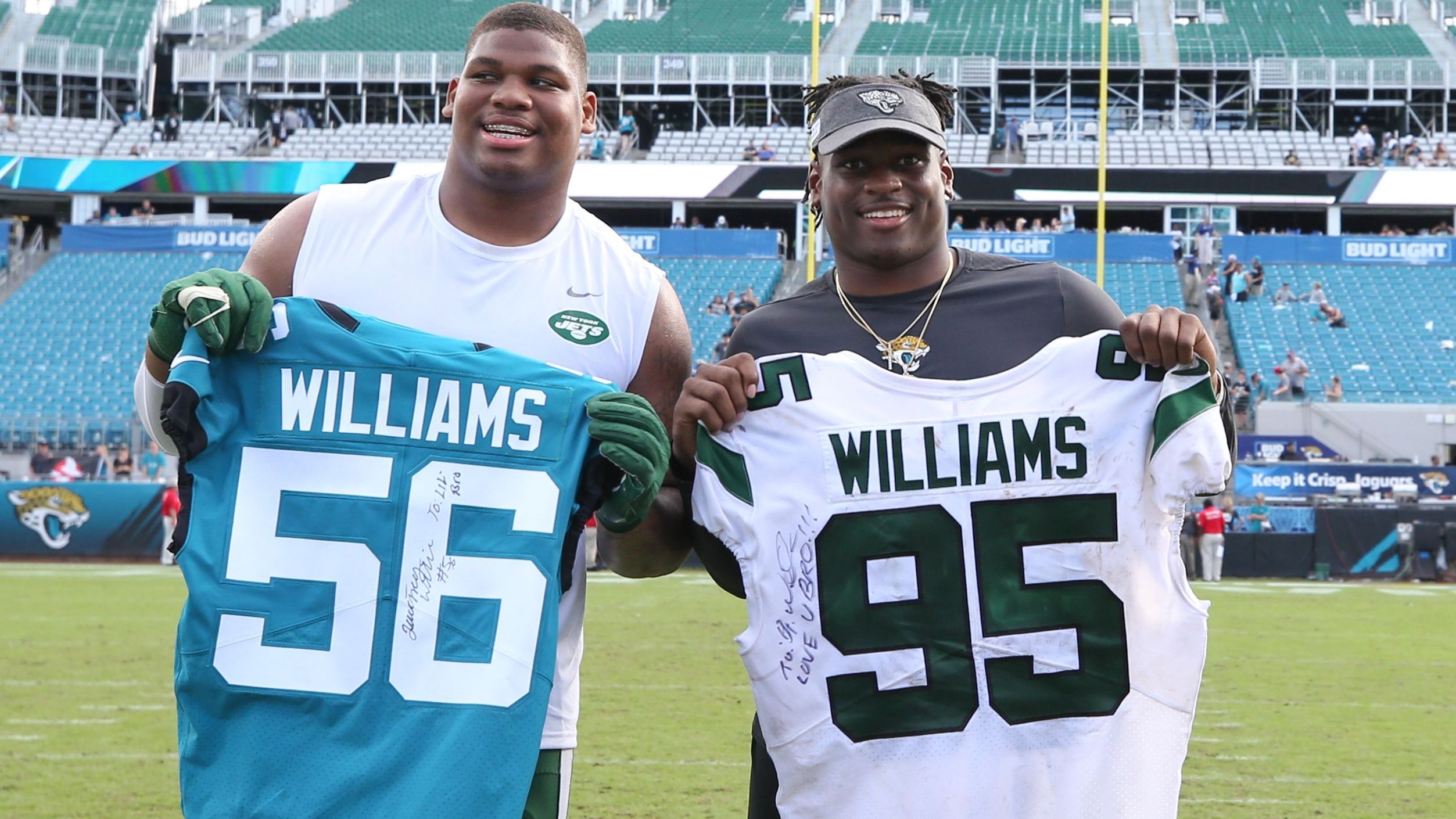 <strong>Quincy und Quinnen Williams</strong><br>Die Williams-Brüder schafften es beide 2019 über den Draft in die NFL. Der jüngere Quinnen (l.) wurde in der 1. Runde mit dem dritten Pick von den New York Jets gedraftet, wo er weiterhin als Defensive Tackle aktiv ist. Quincy wurde in Runde drei von den Jacksonville Jaguars gewählt - mittlerweile spielt der Linebacker aber auch bei den Jets.