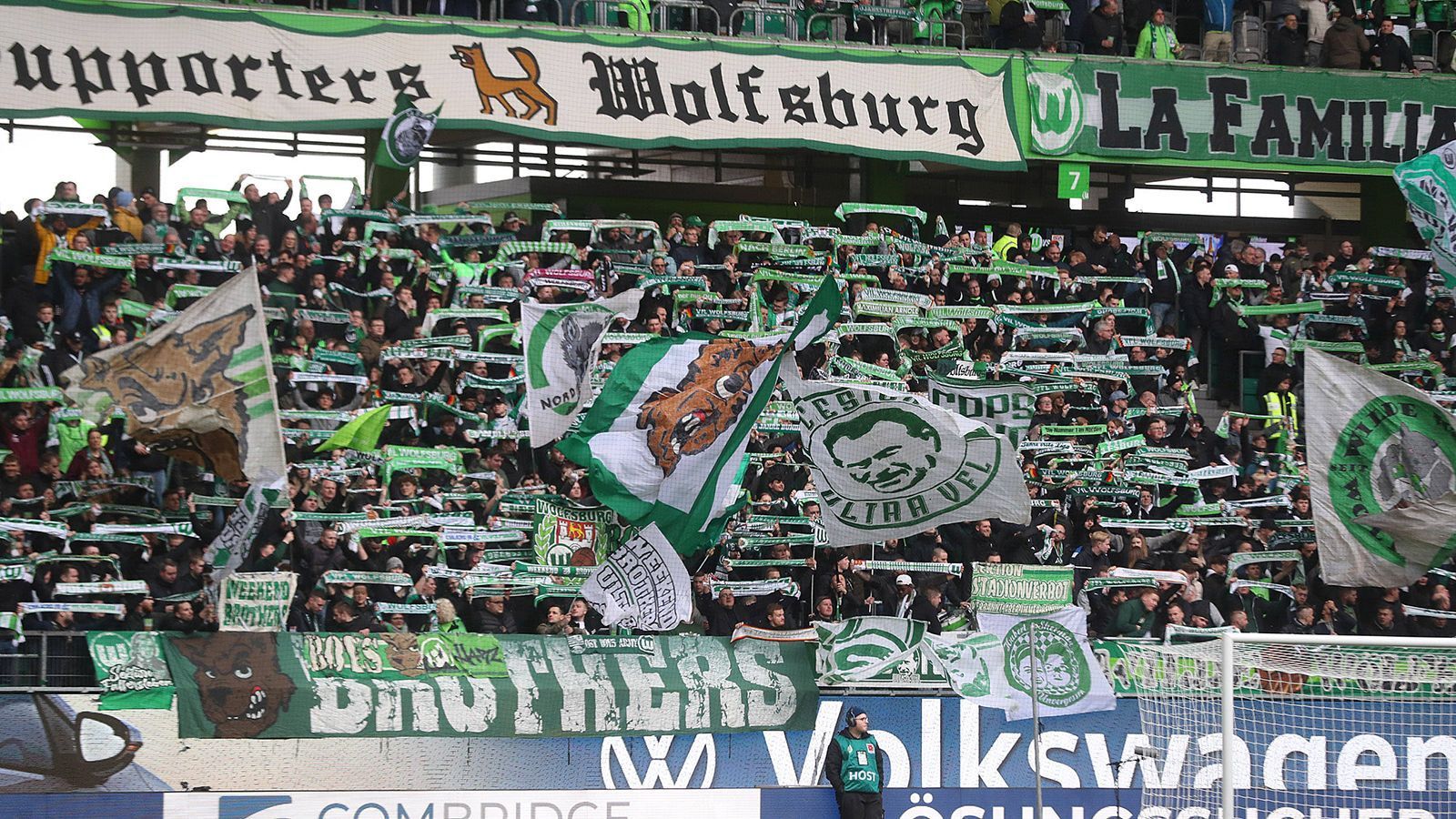 
                <strong>Platz 16: VfL Wolfsburg </strong><br>
                &#x2022; 4,18 Sterne<br>
              