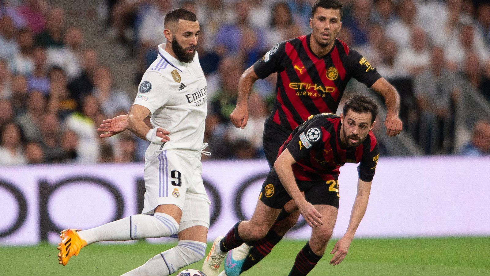 
                <strong>Einzelkritik: Real Madrid vs. Manchester City</strong><br>
                Real Madrid und Manchester City trennen sich im Hinspiel des Halbfinals der Champions League mit einem 1:1. Dabei stehen die Star-Stürmer nicht wie gewohnt im Blickpunkt. ran hat die Spieler beider Mannschaften in einer Einzelkritik benotet.
              