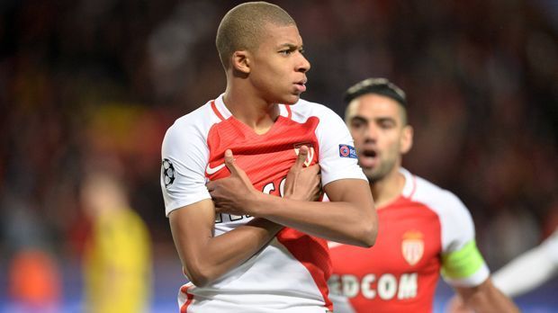 
                <strong>Kylian Mbappes Tore in K.o.-Spielen</strong><br>
                Schon in den Viertelfinal-Partien gegen Borussia Dortmund zeigt Kylian Mbappe eine beeindruckende Show. Gleichzeitig stellt der Youngster einen neuen Champions-League-Rekord auf: Mbappe ist der erste Spieler, der in seinen ersten vier K.o.-Partien in der Königsklasse jeweils mindestens ein Tor schoss. Beim 3:1 im Rückspiel erzielte der 18-Jährige die Führung, im Hinspiel in Dortmund schnürte er gar einen Doppelpack. Auch in den beiden Achtelfinal-Spielen gegen Manchester City war der Franzose erfolgreich.
              