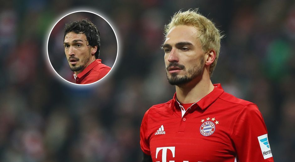 
                <strong>Mats Hummels (FC Bayern München)</strong><br>
                Da staunten wohl vor allem die weiblichen Bayern-Fans nicht schlecht, als Mats Hummels im Bundesliga-Spiel gegen RB Leipzig einen blonden Haarschopf präsentierte. Schnell war klar: Der Innenverteidiger hatte eine Wette im Freundeskreis verloren, das Dosenwerfen auf dem Oktoberfest klappte offenbar nicht wie gewünscht. Hummels muss im neuen Jahr nochmal mit dem schrägen Look auflaufen. Da kommt doch Freude auf!
              