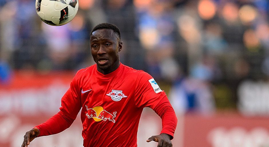 
                <strong>Naby Keita</strong><br>
                Naby Keita: Vor der Pause ging der starke Techniker im kampfbetonten Spiel noch etwas unter, spielte zumeist nur Sicherheitspässe. Doch wie die gesamte Mannschaft der Gäste, so steigerte sich der Neuzugang aus Salzburg nach dem Seitenwechsel. In der 55. Minute scheiterte der Mann aus Guinea mit einem Schuss von der Strafraumgrenze nur am Bein von Wendell. ran-Note: 3-
              