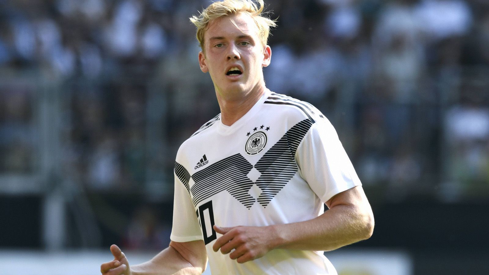 
                <strong>Julian Brandt</strong><br>
                Mittelfeld
              