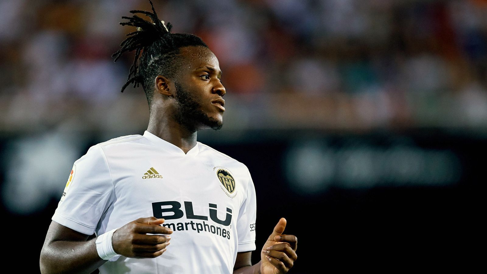 
                <strong>Michy Batshuayi</strong><br>
                Verliehen an: FC Valencia (mit Kaufoption)Position: MittelstürmerAlter: 24 JahreVertrag bei Chelsea bis: 30. Juni 2021
              