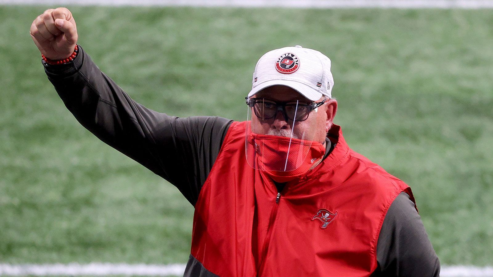 
                <strong>Bruce Arians (Head Coach der Tampa Bay Buccaneers)</strong><br>
                Facebook-Follower: Kein Account - Instagram-Follower: 45.400 - Twitter-Follower: 91.900
              