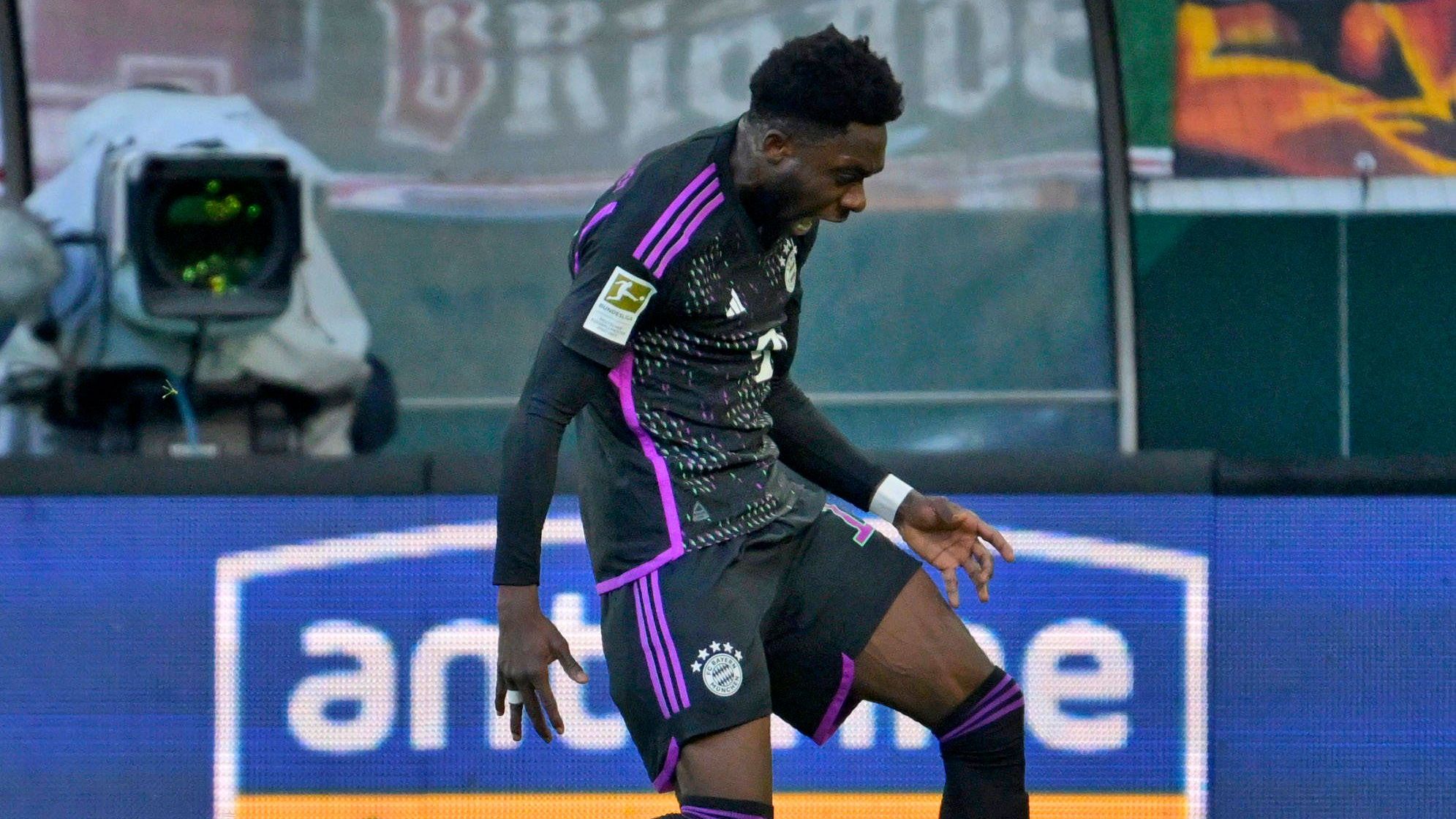 <strong>Alphonso Davies</strong><br>Der zuletzt auf die Bank verbannte Kanadier kehrt angesichts der Personalnot zurück in die Startelf. Kann aber mit Ausnahme seines Treffers zum 2:0 in der Nachspielzeit der ersten Hälfte keine Werbung in eigener Sache machen. Zu viele Fehlpässe und zu wenig Druck nach vorne, defensiv mit Unsicherheiten. Lässt Mbabu vor dem 1:2 völlig frei zur Flanke kommen. <strong><em>ran</em>-Note: 4</strong>