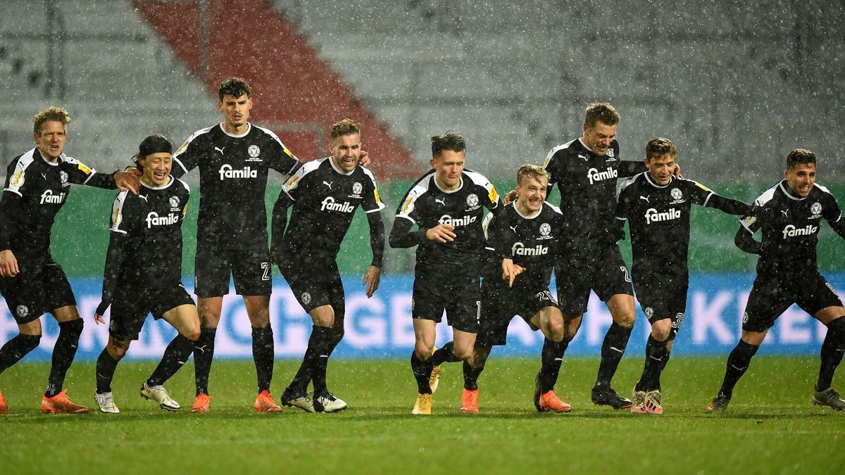 FC Bayern München gegen Holstein Kiel (2020/21)