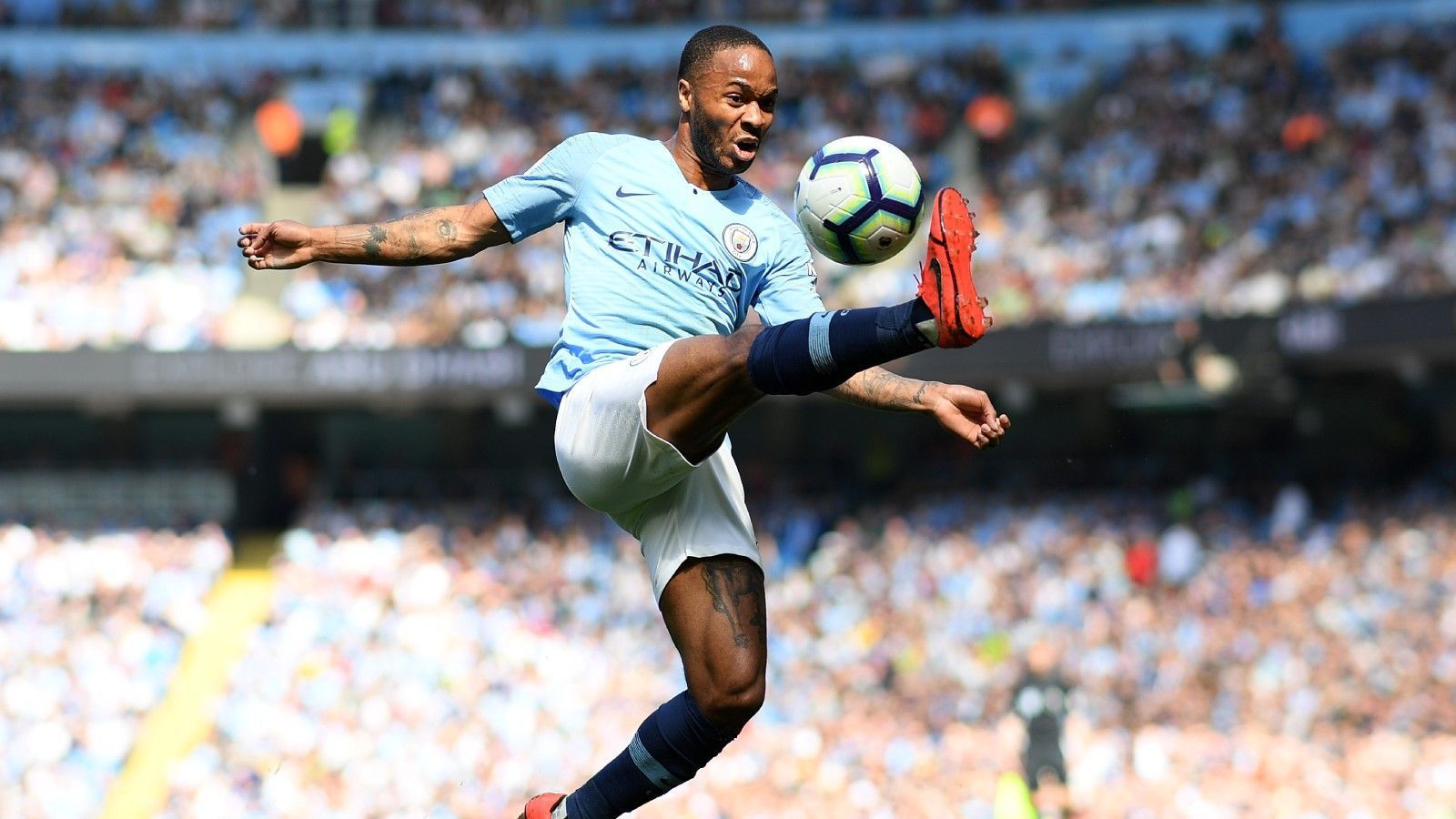 
                <strong>8. Raheem Sterling (Manchester City)</strong><br>
                Der englische Nationalspieler hatte großen Anteil daran, dass Manchester City in der abeglaufenen Saison das historische Triple in England gewinnen konnte. Wettbewerbsübergreifend erzielte er in 51 Spielen 25 Treffer und steuerte 18 Assists bei. Wettquote: 33/1 (34,0)
              