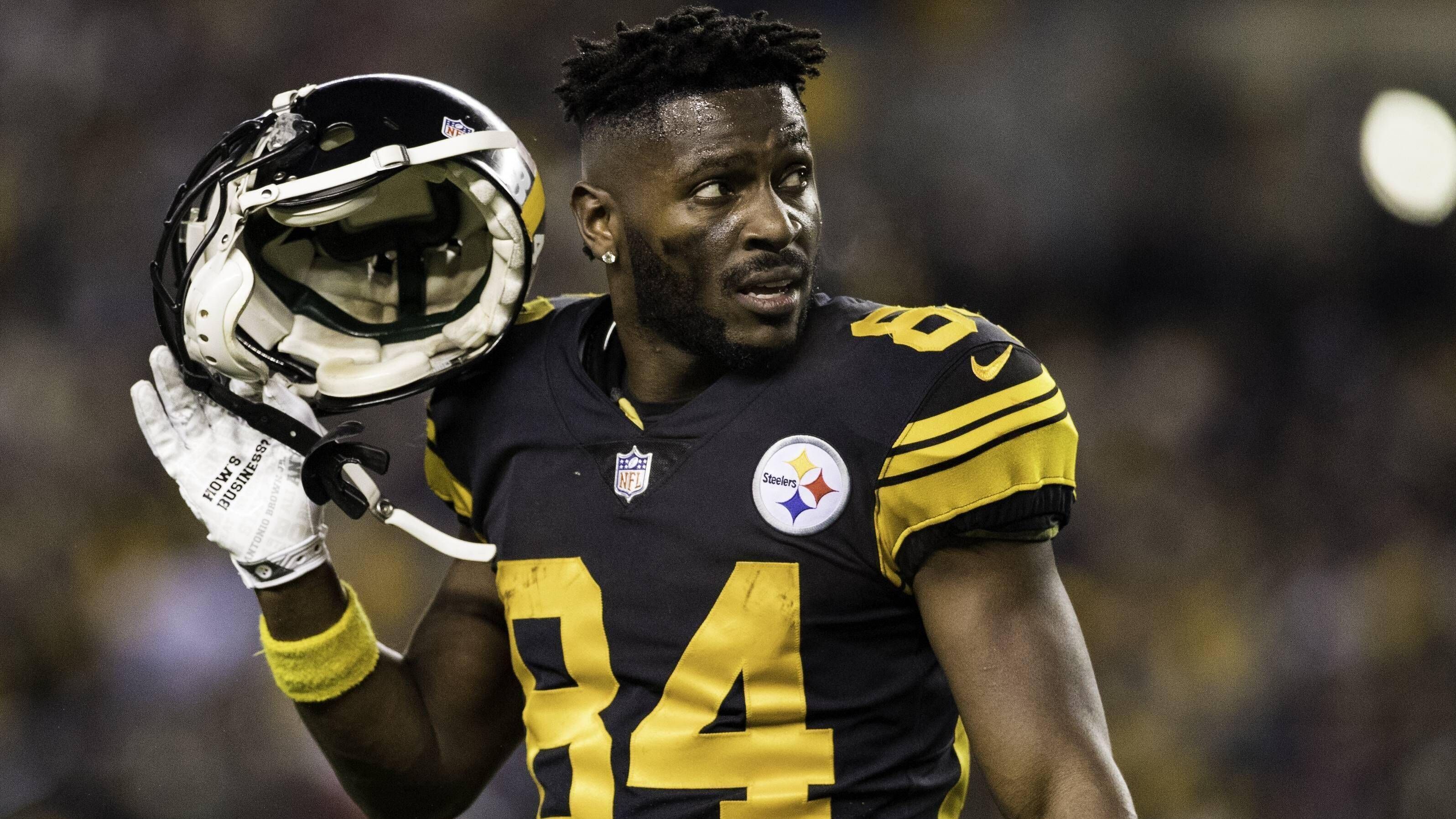 <strong>Antonio Brown (Pittsburgh Steelers) - 21,1 Millionen US-Dollar</strong><br>Im Jahr 2019 wurde Brown für einen Drittrunden- und Fünftrunden-Pick im Draft 2019 an die Oakland Raiders getradet. Dadurch wurde der Dead Cap Hit in Höhe von 21,1 Millionen US-Dollar ausgelöst, der Teil einer 2017 unterzeichneten Vertragsverlängerung über vier Jahre und 68 Millionen US-Dollar war, die Antonio Brown zum damals bestbezahlten Receiver in der NFL machte.