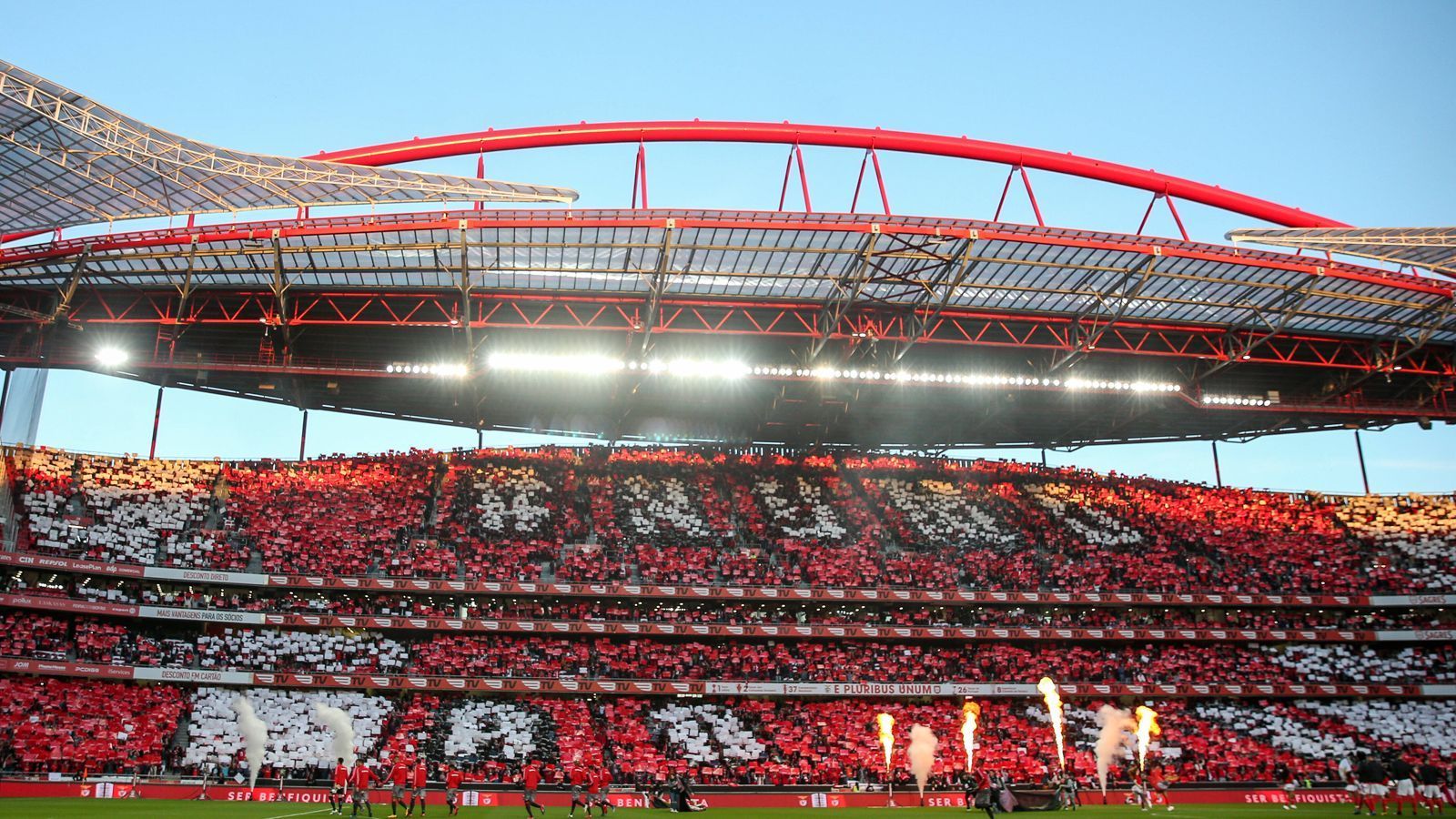 
                <strong>Platz 14 - Benfica Lissabon</strong><br>
                Zuschauerschnitt: 53.535Stadion: Estadio da Luz (65.000 Plätze)Liga: Liga NOSLand: Portugal
              