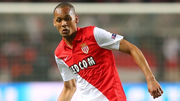 
                <strong>Rechter Verteidiger: Fabinho (AS Monaco / Brasilien)</strong><br>
                Rechter Verteidiger: Fabinho (AS Monaco / Brasilien). Der Back-Up von Dani Alves steht beim AS Monaco unter Vertrag. Dort ist er mit 22 Jahren eine feste Größe im Team. In 34 Spielen gelingen ihm sechs Tore und vier Vorlagen. Fabinho ist zudem im defensiven Mittelfeld einsetzbar. 
              