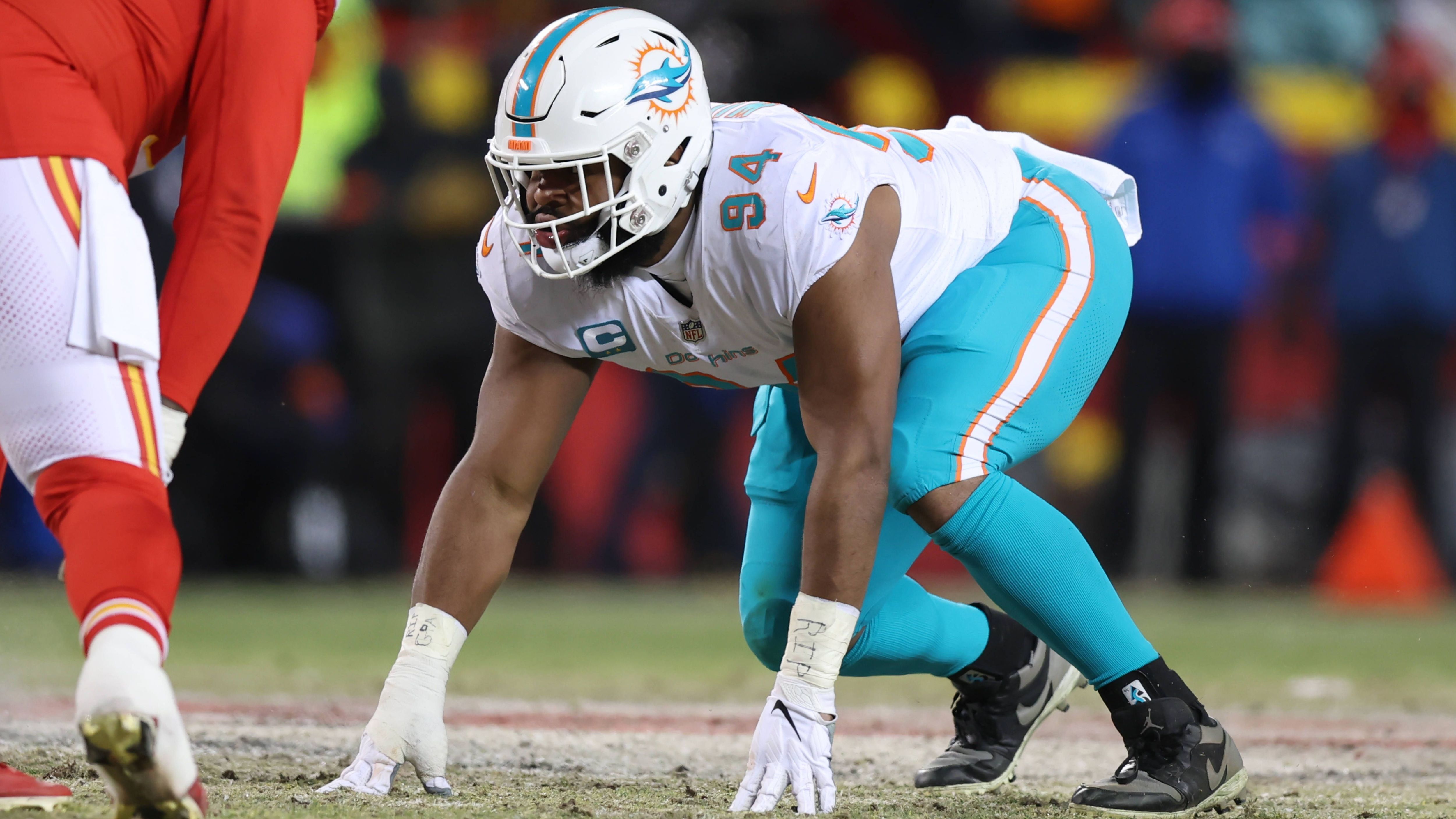 <strong>Las Vegas Raiders: Christian Wilkins (Defensive Tackle)<br></strong>Dieser Move war ein Statement der Raiders! Wilkins bekam in Las Vegas einen Vierjahresvertrag über 110 Millionen Dollar. So groß die Fragezeichen offensiv teilweise noch sind, so gut sieht die Defense der Raiders aus. Schließlich steht dort auch noch ein gewisser Maxx Crosby unter Vertrag.