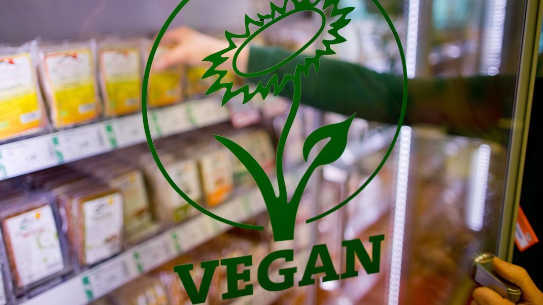 Lidl hat im Oktober die Preise für vegane Produkte teilweise herabgesenkt und einen neuen Trend unter Discountern ausgelöst.