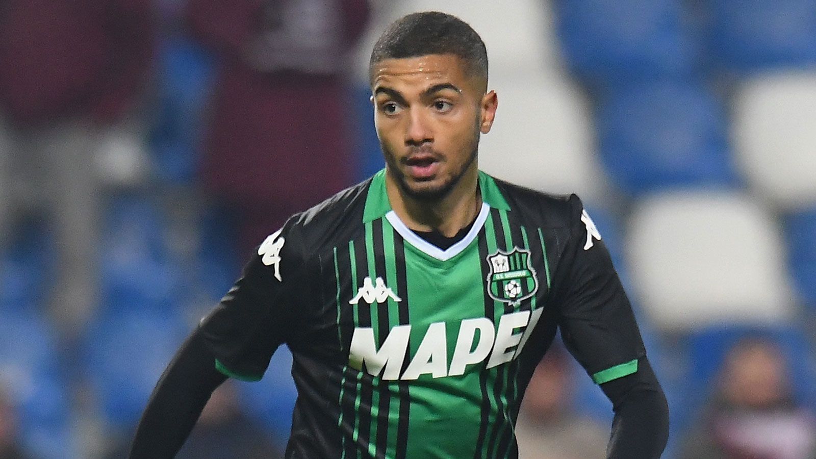 
                <strong>Jeremy Toljan</strong><br>
                beim BVB seit: 2017Vertrag bis: 2022 (mit Kaufoption verliehen an US Sassuolo)Mit Jeremy Toljan nutzt zumindest ein Leihspieler des BVB die fremde Bühne, um auf sich aufmerksam zu machen. Bei US Sassuolo steht der U21-Europameister von 2017 regelmäßig in der Startformation. Nur drei Partien verpasste Toljan, eine davon wegen einer Gelbsperre. Für den 25-Jährigen ist es bereits die zweite Leihe, nachdem er in der Rückrunde der vergangenen Saison bei Celtic Glasgow geparkt worden war. Sassuolo soll den Deutsch-Amerikaner für fünf Millionen Euro halten können. Die Borussia darf aber offenbar auf ein größeres Geschäft hoffen: Nach Informationen der "Sport Bild" meldet die AS Rom Interesse an.
              