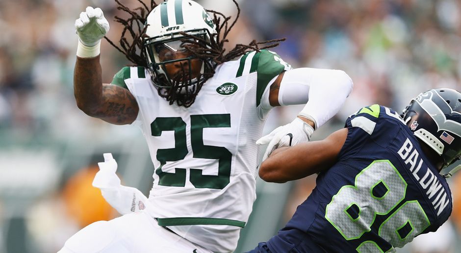 
                <strong>Calvin Pryor zu den Cleveland Browns</strong><br>
                Die Cleveland Browns verstärken sich weiter. Wie die Franchise bekannt gab, kommt Safety Calvin Pryor von den New York Jets im Tausch für Linebacker Demario Davis. Pryor, Erstrunden-Pick von 2014, kam bei den Jets in der vergangenen Saison auf 45 Tackles in 15 Spielen. Seine letzte Interception stammt jedoch noch aus der Saison 2015. Für die Browns ist der 24-Jährige, der 2017 noch im letzten Jahr seines Rookie-Vertrages spielt, eine junge und günstige Verstärkung. Bei den Jets waren Pryors Tage zuletzt ohnehin gezählt, nachdem sich die Franchise im Draft 2017 mit zwei Safetys verstärkt hat.
              