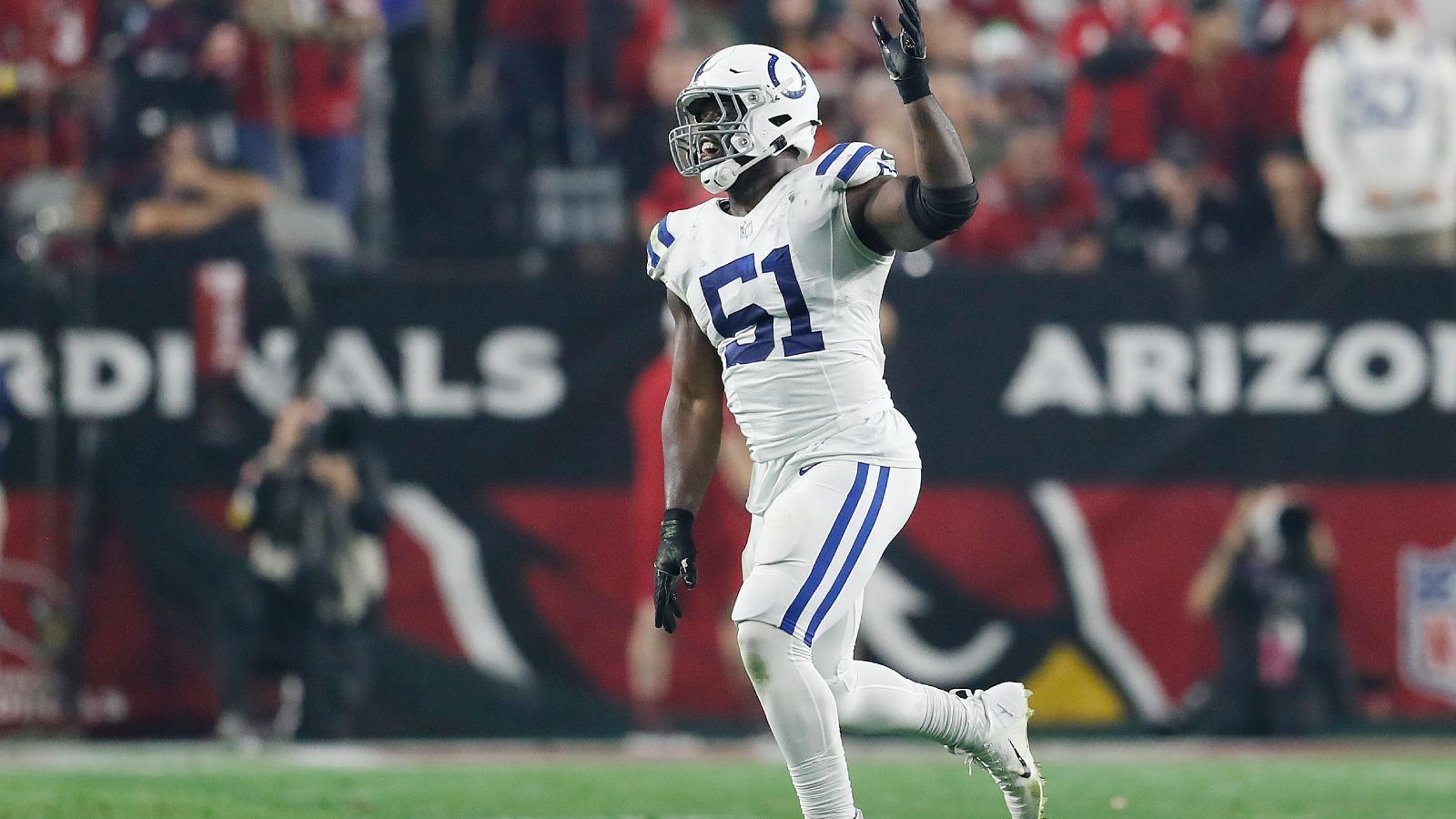 
                <strong>Indianapolis Colts (AFC South): Kwity Paye</strong><br>
                Ebenfalls Erstrunden-Pick aus dem Jahr 2021 ist Kwity Paye von den Indianapolis Colts. Der Defensive End hatte mit 32 Tackles und vier Sacks ein gutes, aber kein herausragendes Rookie-Jahr. Darauf will er aufbauen und nahezu alle Talent-Scouts sind sich sicher, dass ihm das gelingen wird.
              