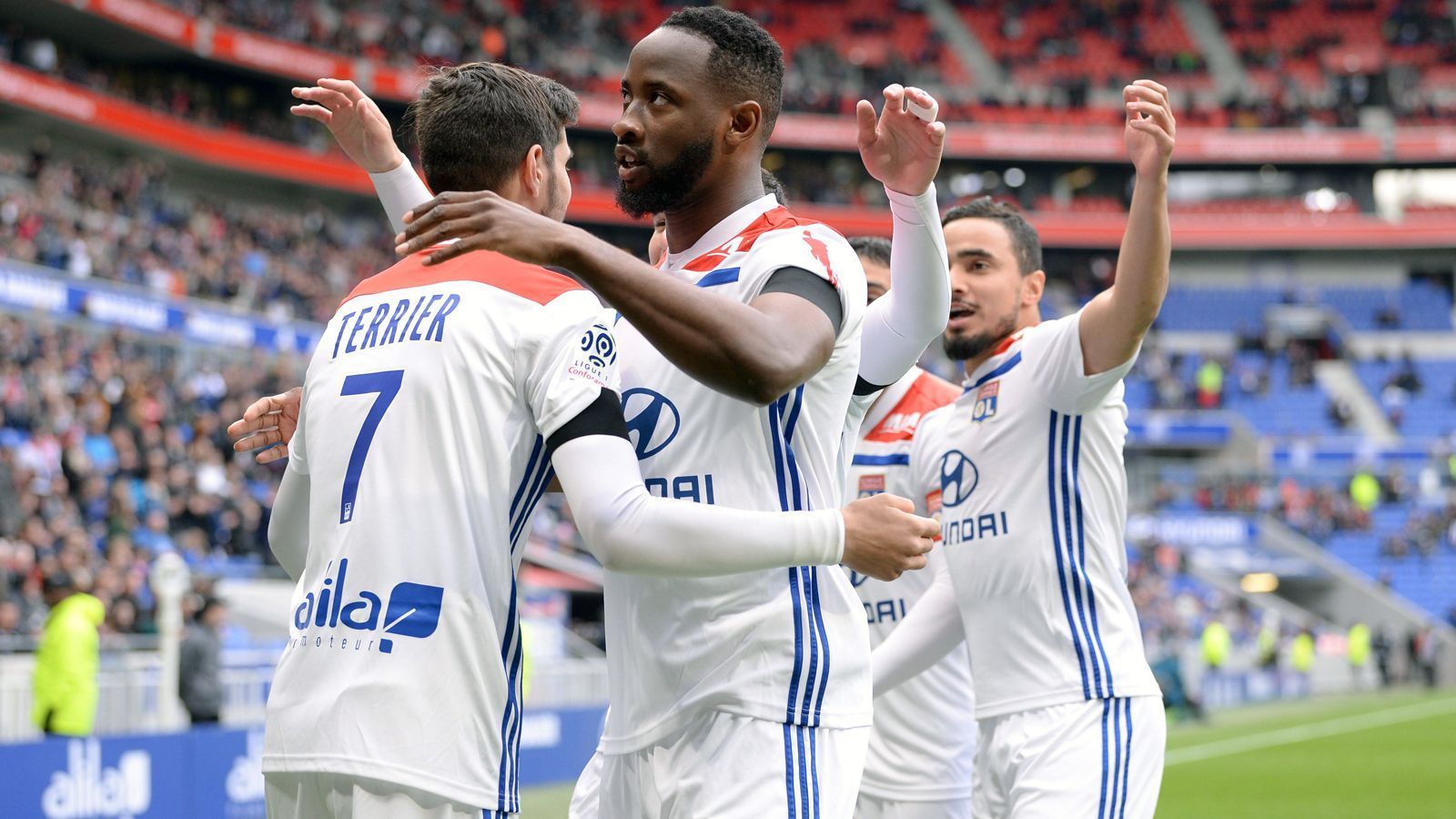 
                <strong>Platz 3 - Olympique Lyon</strong><br>
                Durchschnittsalter der eingesetzten Spieler bei ihrer Verpflichtung: 22,64 JahreLand: FrankreichLiga: Ligue 1
              