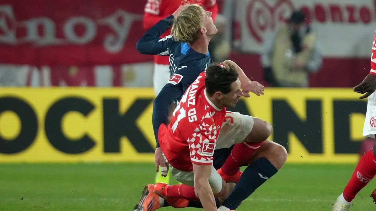 Dominik Kohr foult Max Moerstedt