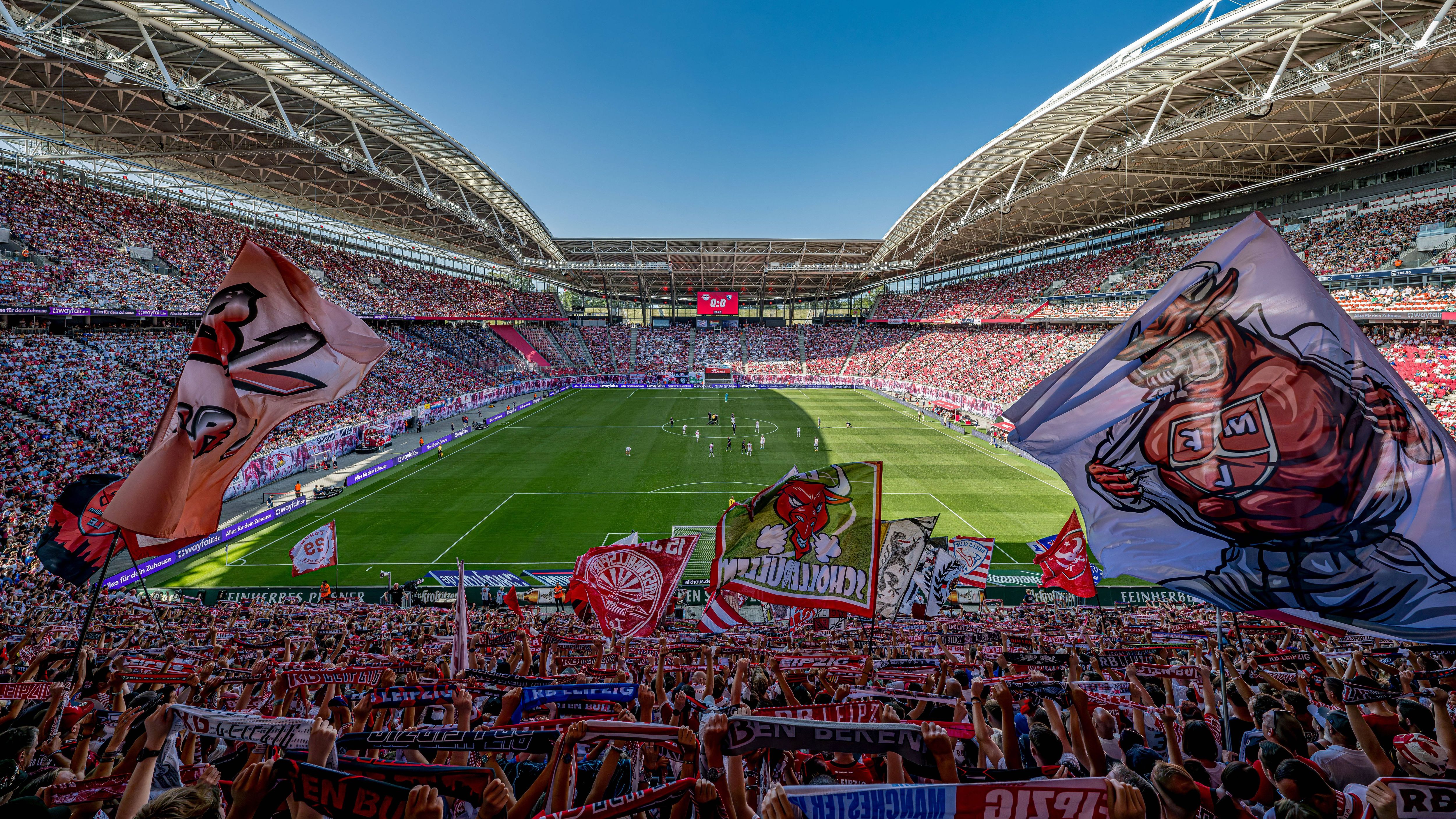 <strong>RB Leipzig (Red Bull Arena)</strong><br>Günstigster Stehplatz: 17 Euro<br>Günstigster Sitzplatz: 24 Euro<br>Teuerster Sitzplatz: 56 Euro