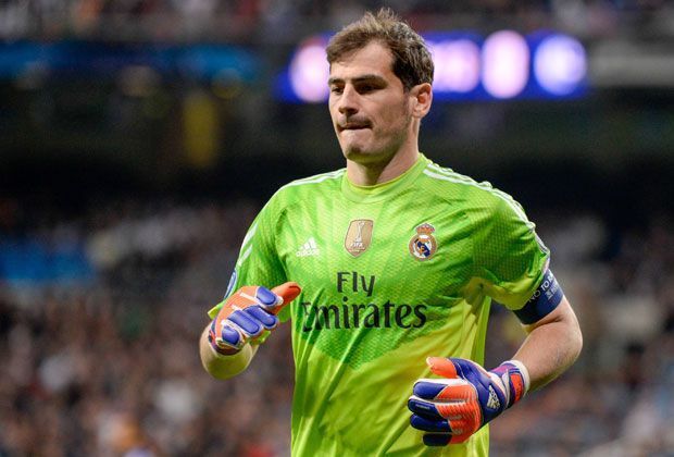 
                <strong>Iker Casillas (Real Madrid)</strong><br>
                Yaya Toure stellt seine Top-Elf vor und schickt seine Auswahl in einer 3-5-2 Formation aufs Feld. Zwischen den Pfosten landet beim Ivorer die Real-Legende Iker Casillas. "San Iker" wird jedoch nicht der einzige Spanier bleiben.
              