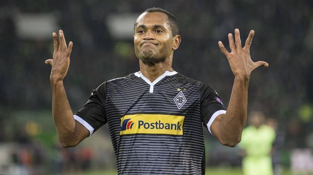 
                <strong>raffael</strong><br>
                Raffael: In der vergangenen Spielzeit schoss der Brasilianer die Gladbacher mit seinen zwölf Toren noch in die Champions-League. In dieser Saison blieb dem 30-Jährigen an den ersten fünf Spieltagen ein Treffer verwehrt. Immerhin: Mit einem Tor und fünf Assists in den vergangenen drei Spielen zeigt die Formkurve nach oben.
              