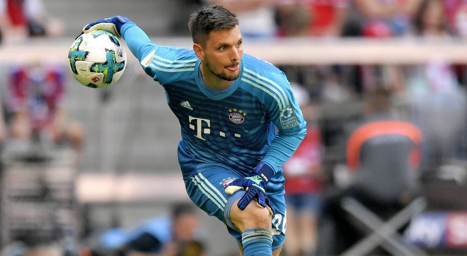 
                <strong>Sven Ulreich</strong><br>
                Seine starke Saison sollte mit einer WM-Nominierung belohnt werden. Der Patzer gegen Real Madrid darf bei der Gesamtbeurteilung keine Rolle spielen. Selbst einem Oliver Kahn oder einem Manuel Neuer unterliefen über die Jahre einige Patzer – das gehört eben dazu. Und wo wir gerade bei Manuel Neuer sind: Es macht einfach keinen Sinn, einen Torwart zwischen die Pfosten zu stellen, der seit einem Dreivierteljahr nicht mehr gespielt hat. Daher fährt Ulreich mit zur WM und könnte sogar Leno als Nummer 2 verdrängen.
              