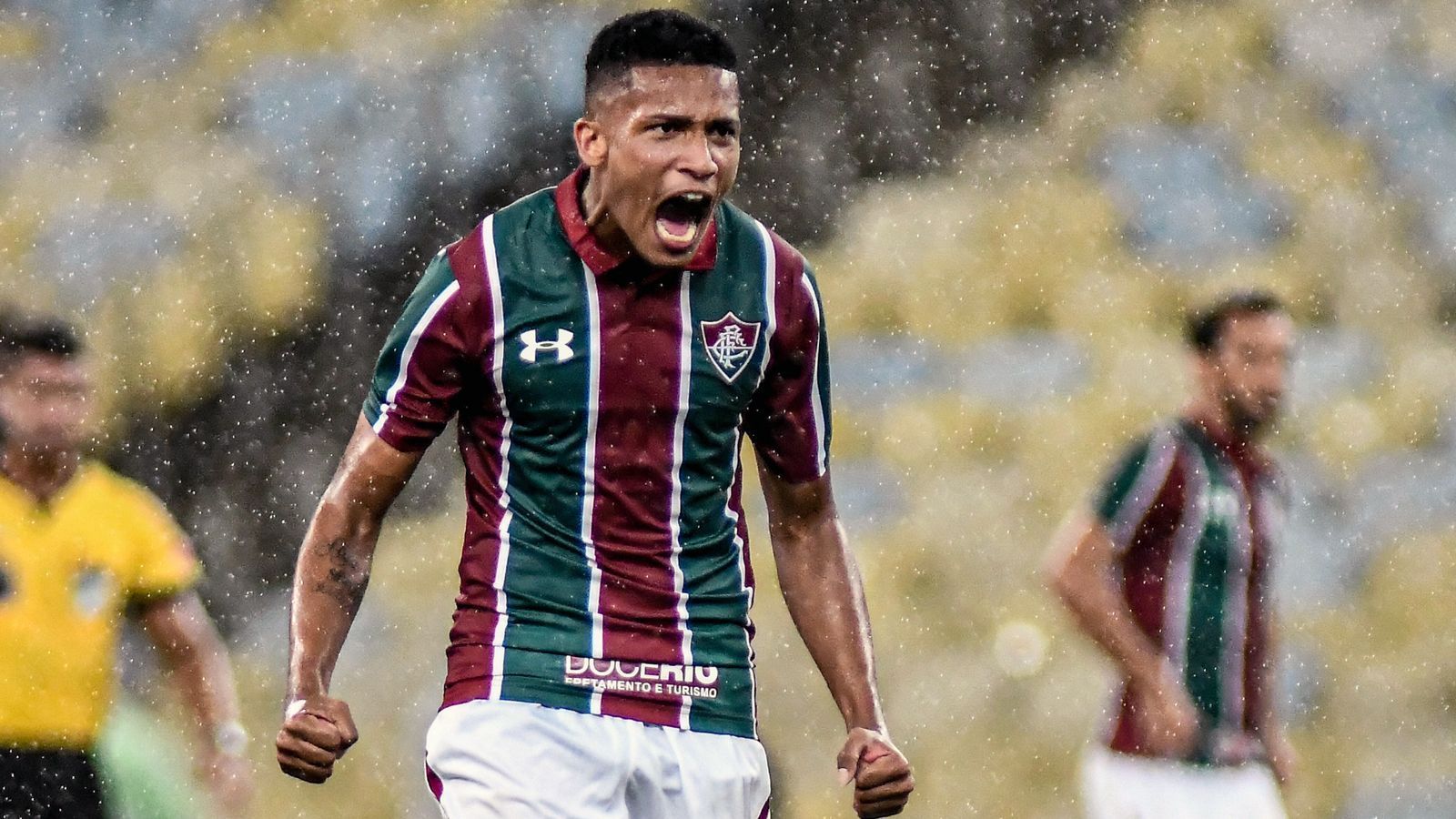 
                <strong>Marcos Paulo (Fluminense Rio de Janeiro)</strong><br>
                Ein im Sommer ablösefreier Spieler, dessen Name in Europa noch nicht geläufig ist, ist der des Brasilianers Marcos Paulo. Der 20 Jahre alte Offensivspieler von Fluminense ist einer der aufstrebenden Jungstars beim Klub aus Rio de Janeiro - und noch dazu im Sommer ablösefrei zu haben. Bislang lief Paulo 65 Mal für Fluminense in Pflichtspielen auf und steuerte elf Tore und zehn Vorlagen bei. Wie "Goal" im Januar 2021 berichtete, könnte die Zukunft des brasilianisch-portugiesischen Doppelstaatsbürgers in Spanien liegen. Dem Bericht nach habe sich der bisher für Portugals U-Nationalmannschaften aktiv gewesene Paulo für einen Transfer zu Atletico Madrid entschieden. Der La-Liga-Tabellenführer, der Paulo einen Fünfjahresvertrag angeboten habe, soll unter anderem Inter Mailand im Werben um das Talent ausgestochen haben. 
              