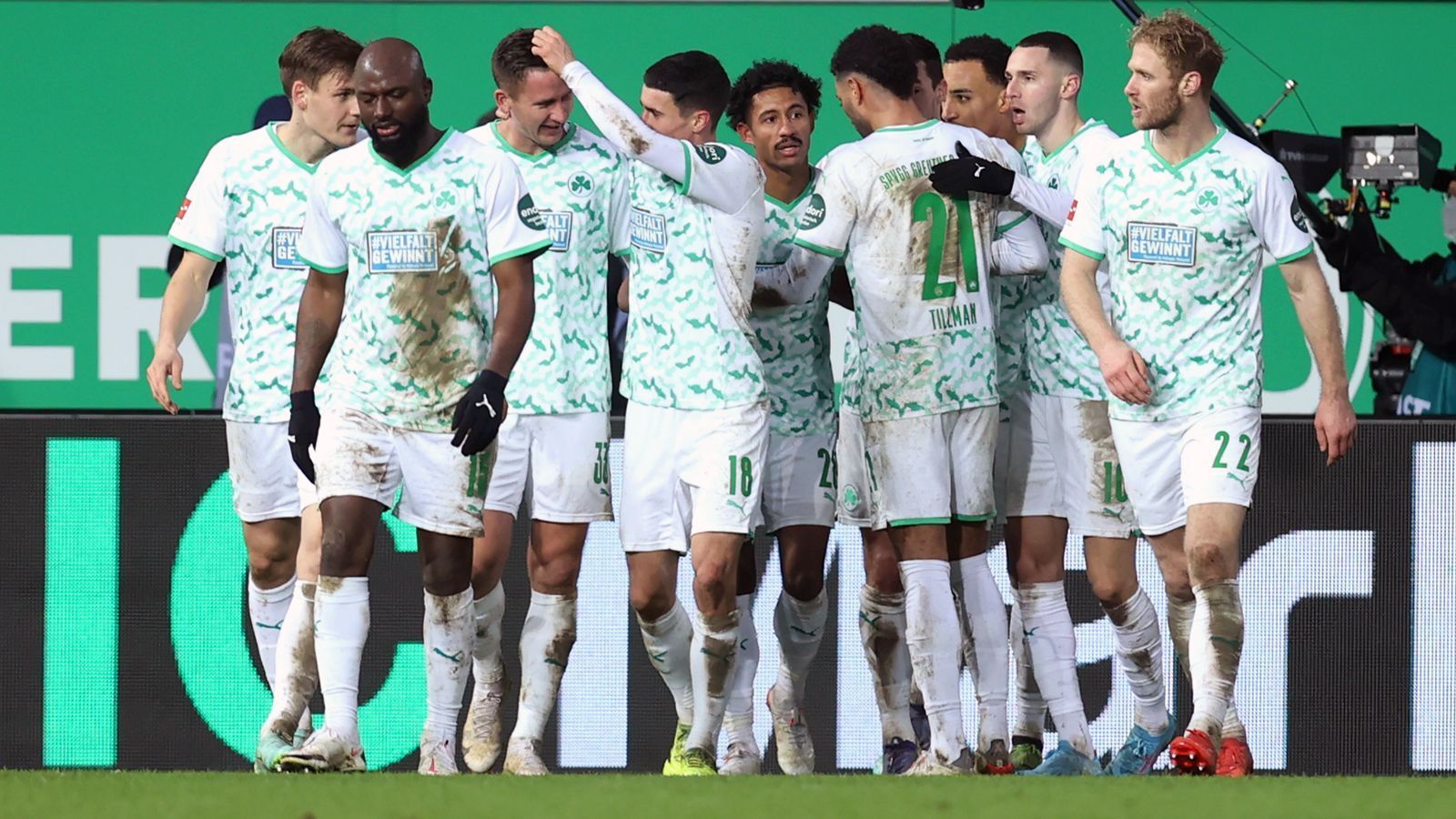 
                <strong>Platz 8: SpVgg Greuther Fürth</strong><br>
                Transfereinnahmen seit 2012: 28 Millionen Euro - Transferausgaben seit 2012: 12 Millionen Euro - Transferbilanz seit 2012: +16 Millionen Euro
              