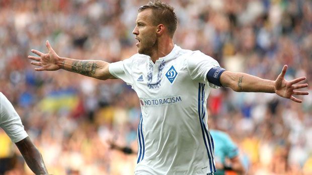 
                <strong>Vierjahresvertrag beim BVB</strong><br>
                Nach zehn Jahren Dynamo Kiew startet Andrej Yarmolenko das Abenteuer Borussia Dortmund. "Ich bin sehr dankbar, dass Dynamo Kiew meinen Traum erfüllt hat, zu einem großen europäischen Klub wechseln zu dürfen", sagte der Offensivspieler auf der Vereinshomepage bei seiner Ankunft. Auch der BVB hat nur lobende Worte übrig: "Andrey ist ein Spieler, den wir schon seit langer Zeit verfolgen und der sowohl auf Vereinsebene, als auch in Diensten der Nationalmannschaft für Fußball auf Top-Niveau steht", sagte Sportdirektor Michael Zorc. Ob Yarmolenko genauso einschlägt wie Dembele - oder gar noch besser wird - zeigt sich im Laufe der Saison.
              